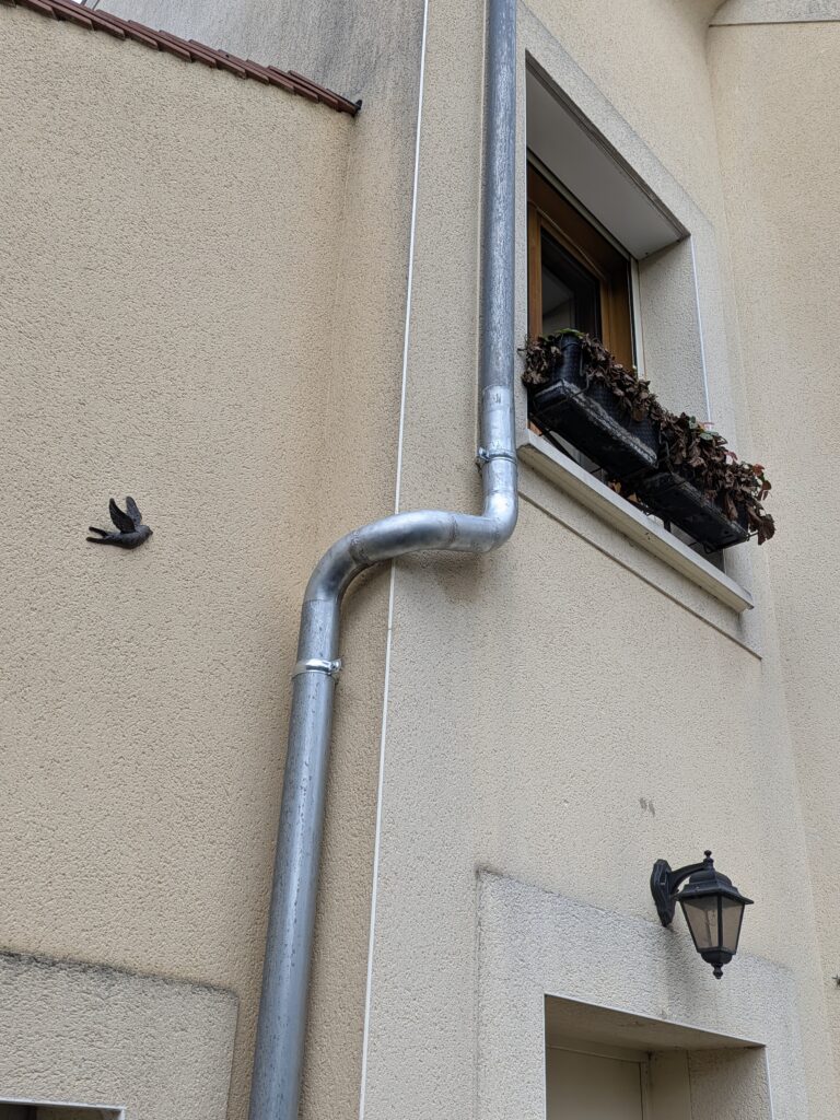 Pose de gouttières et façonnage zinc sur-mesure par Zingueur 78 et 95